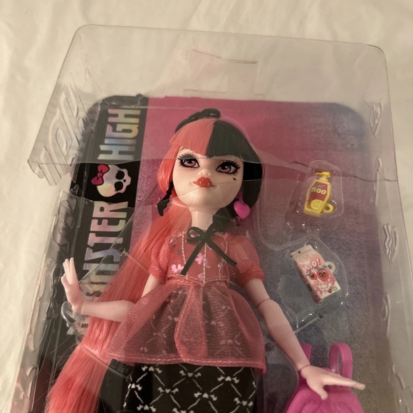 Mattel Monster High Day Out Fashion Doll Draculaura (New) Accessories - Picture 7 of 16